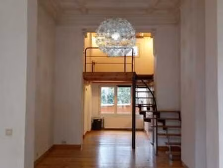 chatelain appart 1ch+mezz cour arriere garage!!!