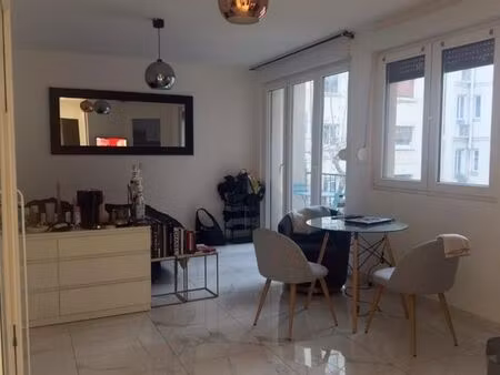 ? studio meublé avec balcon – ternes / porte maillot – 75017