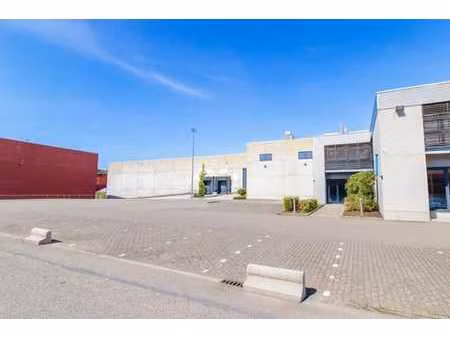 entrepôt + bureaux + atelier + terrain pour extension