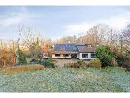 maison exceptionnellement située (14 953 m²) le long de haan