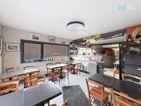 a vendre - restaurant avec terrasse devant un axe fréquenté