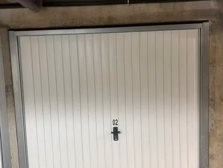 à louer – garage / box fermé – 15 m² – centre de sarzeau