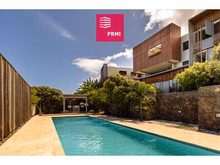 piton saint-leu : bel appartement t3 avec varangue et piscine  à deux pas du portail !