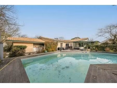 maison de 7 pièces de 233 m² à saint-loubès