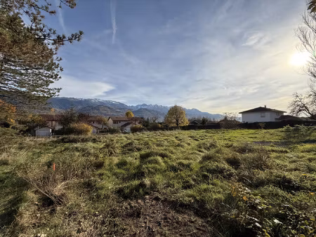 terrain plat  viabilisé et constructible de 354 m2