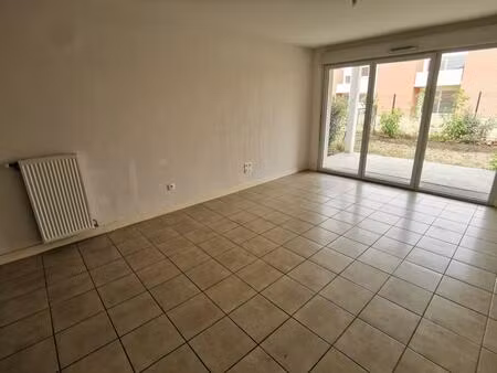 t2 avec terrasse  jardin et parking à toulouse