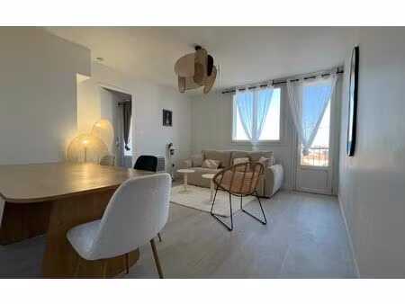 location appartement  m² t-4 à labège  590 €