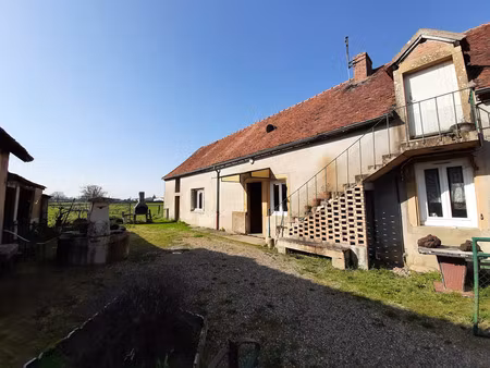 fermette de plain pied a rénover avec ses dépendances et son terrain