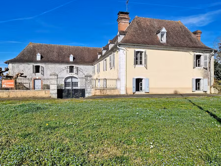 immeuble de 550 m² – fort potentiel – parcelle de 8 573 m²