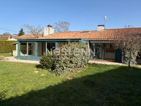 maison semi plain-pied 5 pièces de 150m² à vendre à pouzauges avec terrain de 900m²