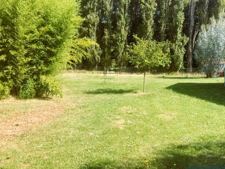 terrain viabilisé d'environ 1254 m2 au calme