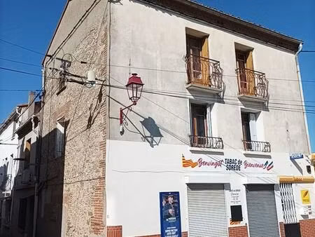 immeuble avec habitation vide et commerce loue