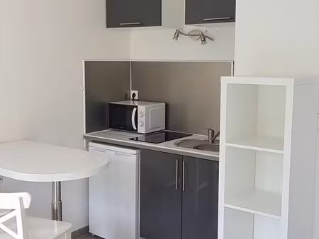 auxerre  studio avec place de parking privative