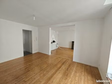 appartement 1 pièce 71 m²