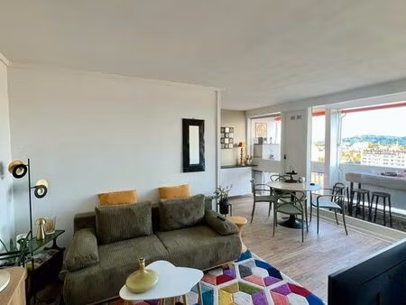 t2 meublé lumineux - vue imprenable sur les pyrénées