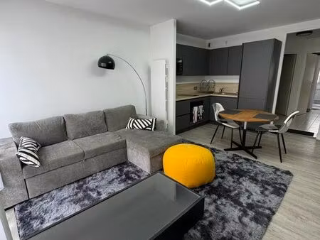 à louer - t2 meublé avec terrasse et garage avenue de laon