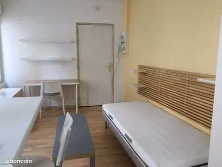 studio meublé plein centre ville