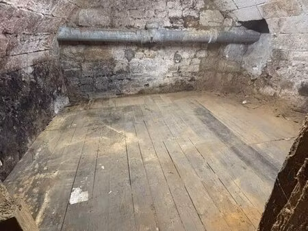 cave à louer centre ville - tue porte-dijeaux