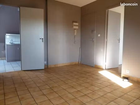 appartement 40 m2 t2 calme centre soissons