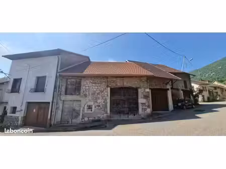 grange 1 pièce 200 m²