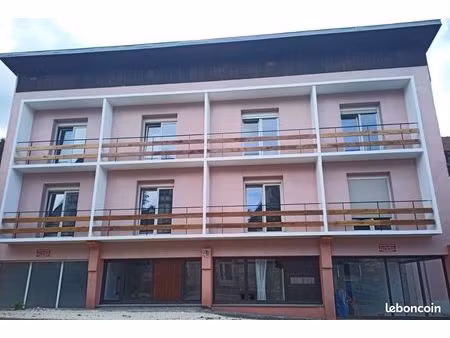 résidence locative à finir de rénover  envirom 3000m2