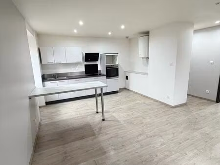 t2 entièrement rénové 2 min belfort quartier calme