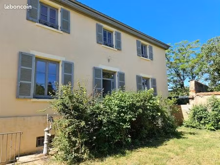 t3 avec grand jardin clos ds propriété bourgeoise. 2 parkings