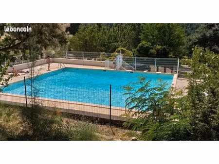 opportunité rare – mazet meublé avec terrasse 20 m² – piscine – 99 900