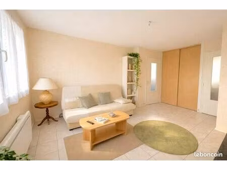 tassin la demi-lune – t2 40 m² – traversant – balcon – cave – faibles charges