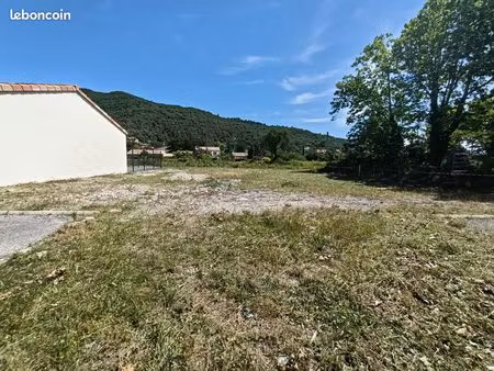 terrain constructible 468m²