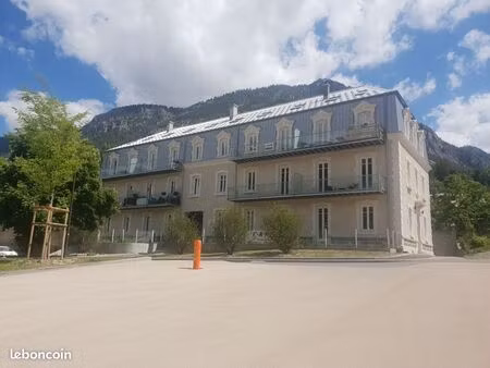 a vendre appartement 154m² (surface au sol) 92 (surface loi carrez)