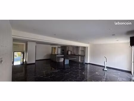 ? à vendre – spacieuse maison climatisée avec suite parentale  grand terrain & hangar – on