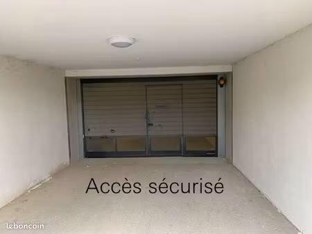 vends garage box sainte maxime 83