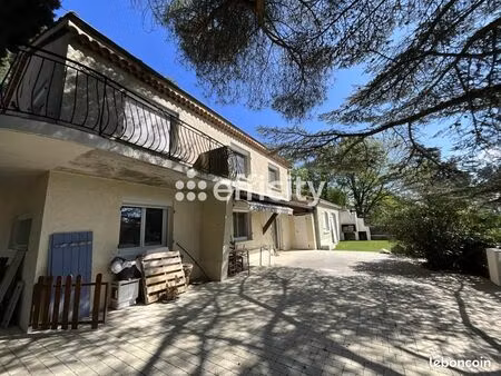 maison 11 pièces 215 m²