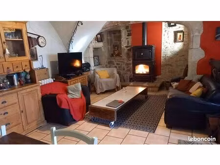 corps de ferme avec studio indépendant  cour intérieure et terrain – proche aubenas