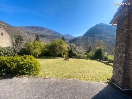 maison de village en pierre 190m2  toit neuf  parking  terrain 1200m2  atelier  grande ter