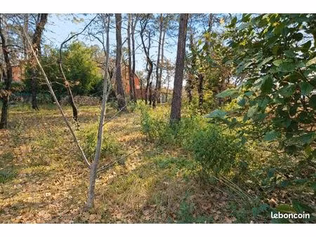 terrain 1 061 m² rocbaron