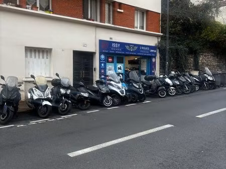 garage de scooter moto opportunité à saisir