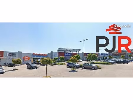 local 900 m² épinal