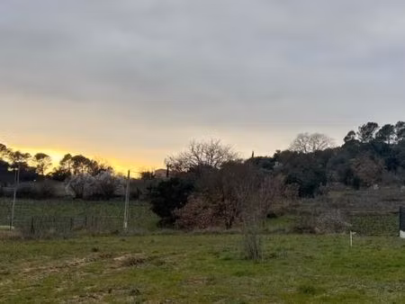 terrain 669 m² carces