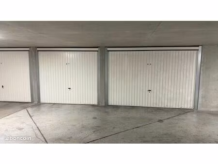 garage box 22m2 sous-sol résidence fermée