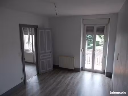 t2 rénové et loué 42m² roseraie