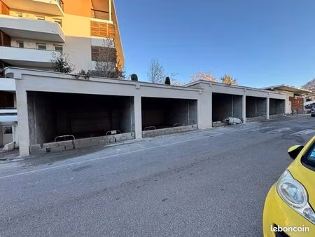 garage double fermé de 24m2 bonnevaine