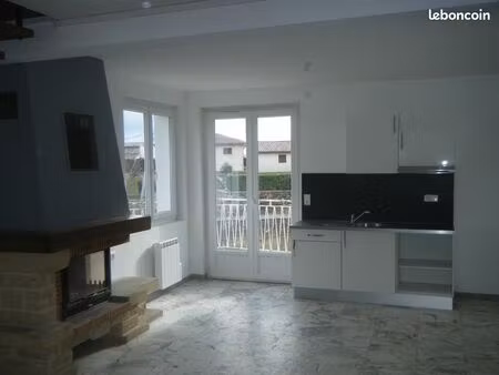 appartement f3 lumineux  parking   terrasse