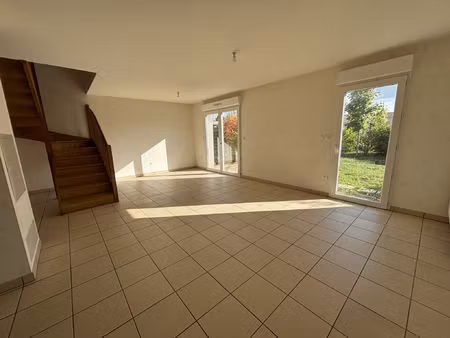 location maison 4 pièces 84 m² à poitiers (86000)