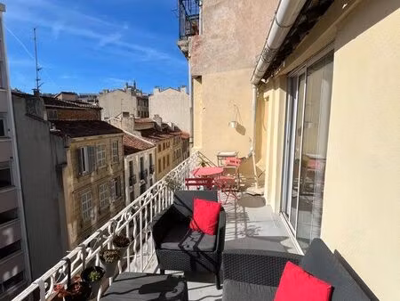 loft t2/3 - terrasse plein ciel en dernier étage - quartier des antiquaires