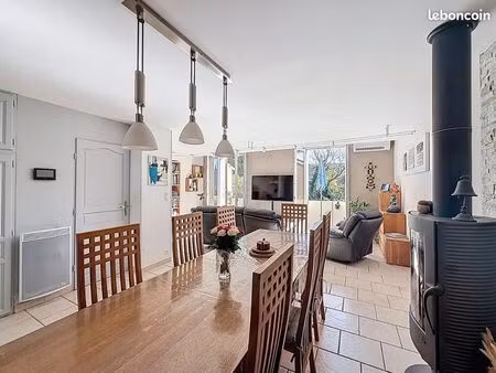 belle maison familiale lumineuse de 170m2 – studio indépendant – garage – saint-zacharie (