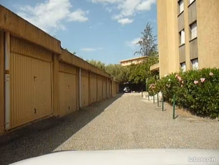 loue . garage . fermer . rs . saint - pierre - montesoro