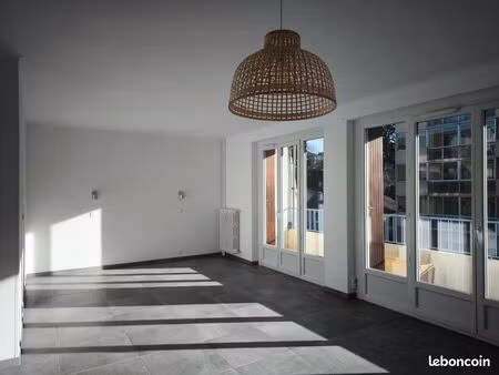 rodez : f3 rénové + cave et garage individuel