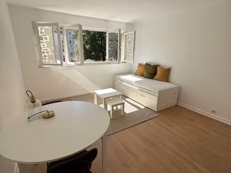 studio meublé refait à neuf avec fibre